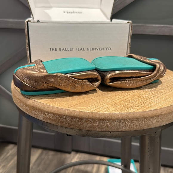 Tieks ballet flat metallic bronze size 9 - Picture 6 of 14